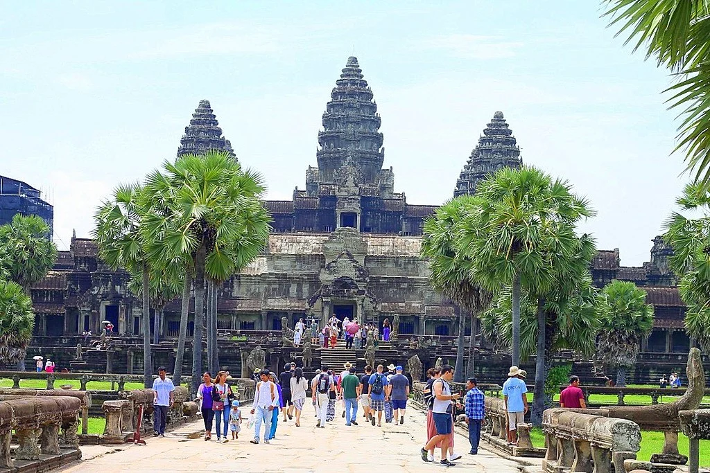 Private Angkor Temple Tour with Sunset at Phnom Bakheng 3