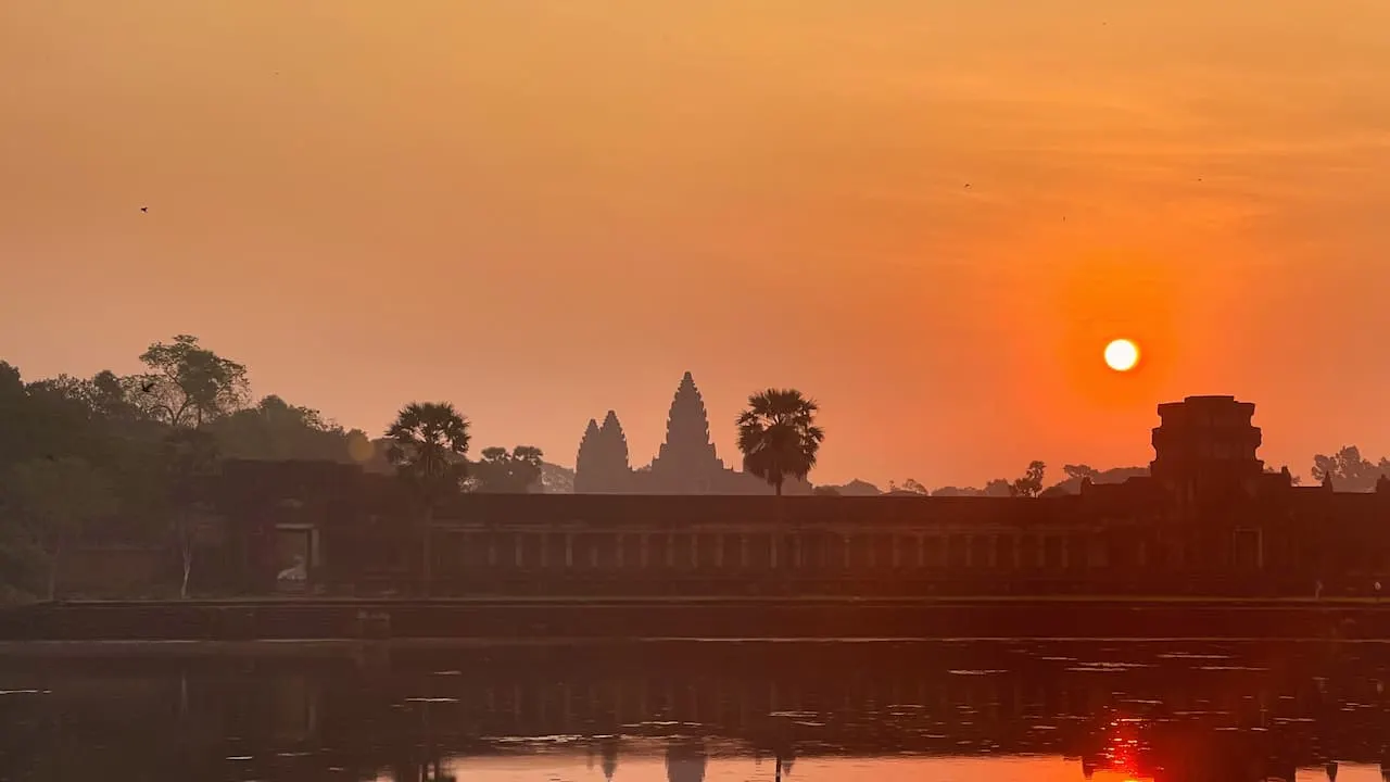 Sunrise Angkor Wat Vespa Tour in Krong Siem Reap 2