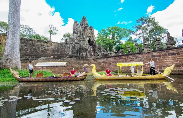 Angkor Gondola Boat Ride in Angkor Park 2
