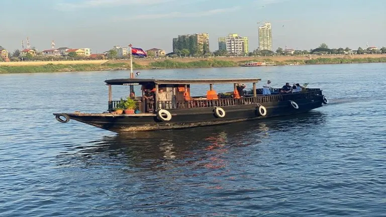 Private Cruise Tour in Phnom Penh 4