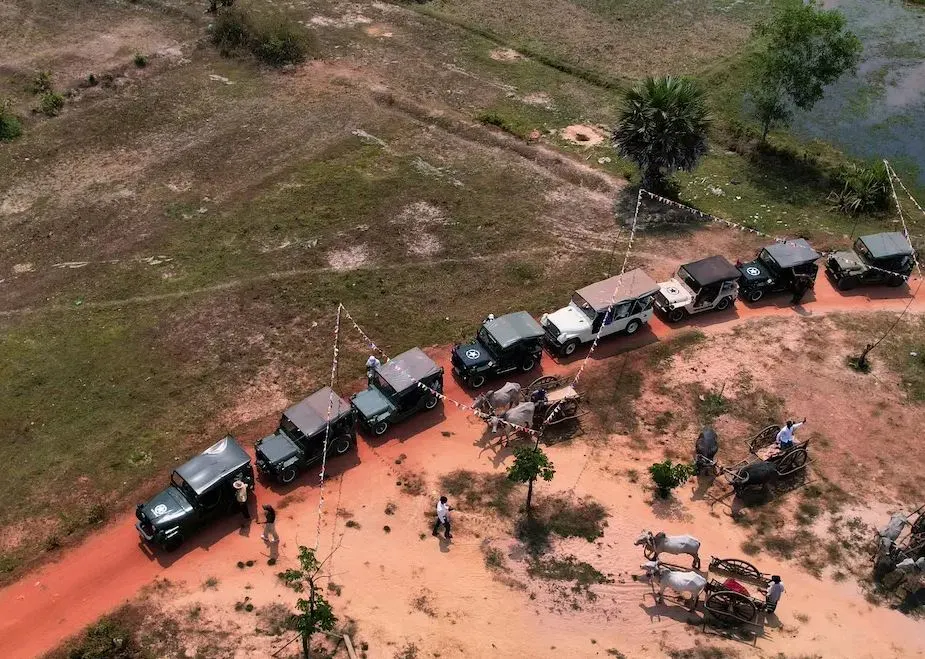 Vintage Jeep Rental with Driver in Siem Reap 3