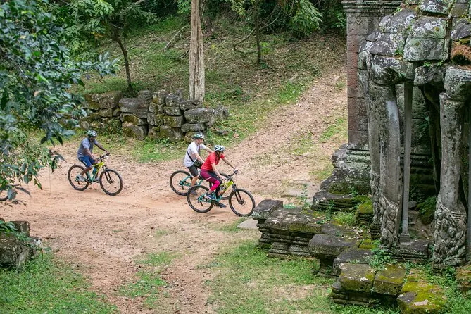 Angkor Sunrise Cycling Tour with Breakfast and Lunch 4