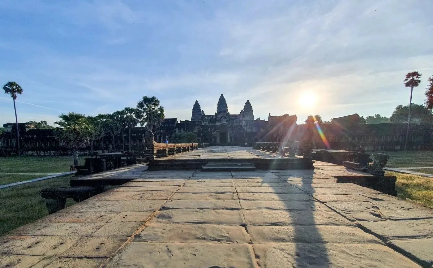 Angkor Wat, Ta Prohm and Bayon Temple Tour in Siem Reap 4