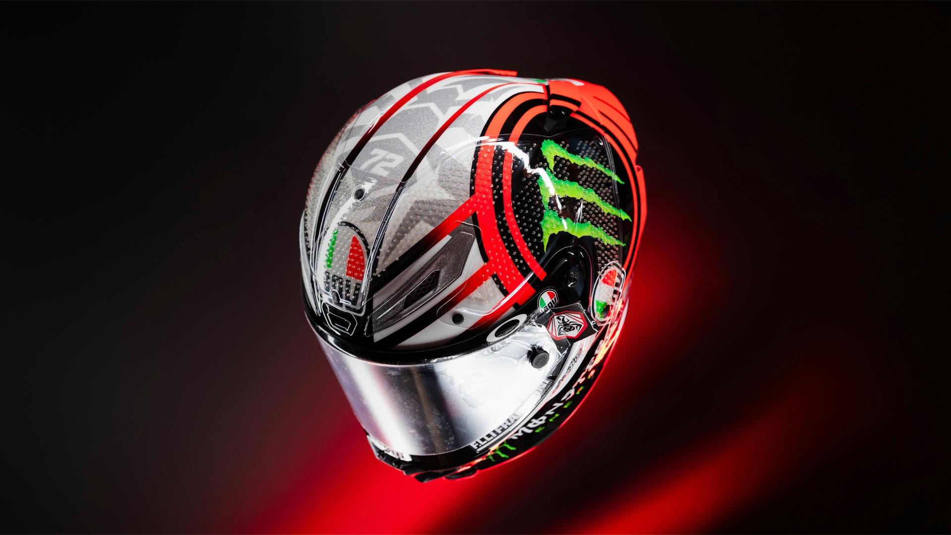 AGV PISTA GP R3 を着用するライダー