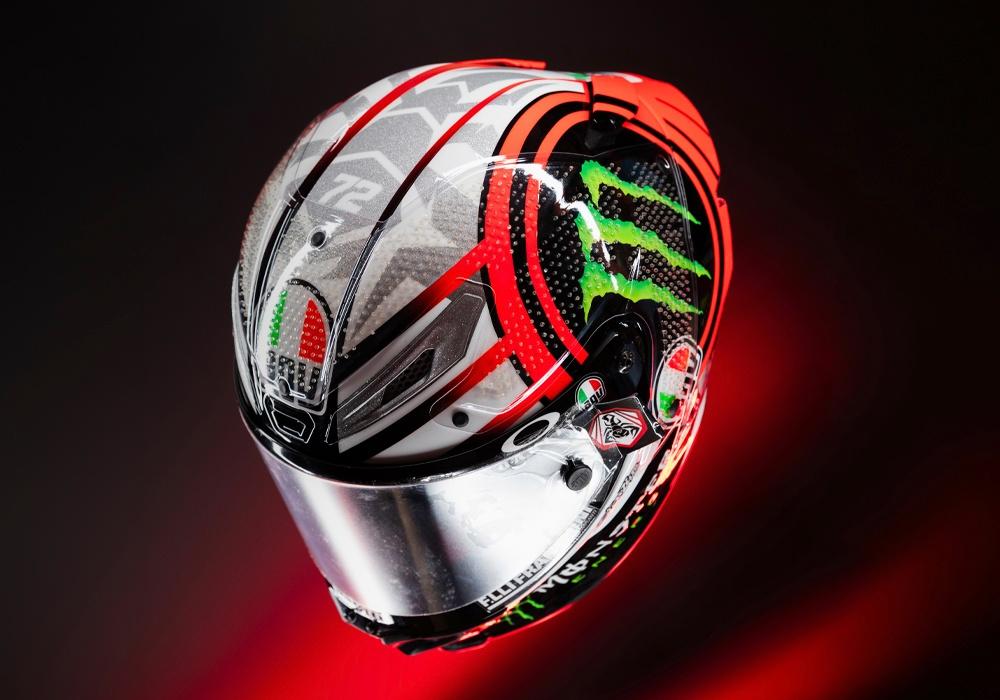 AGV PISTA GP R3 を着用するライダー