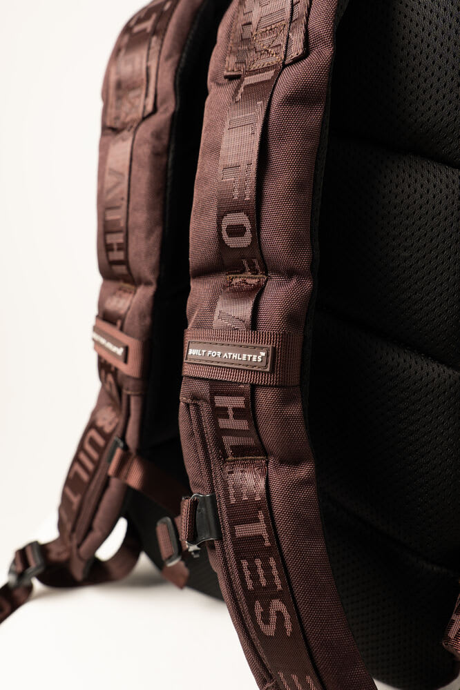 Built For Athletes のウェアを着たアスリート