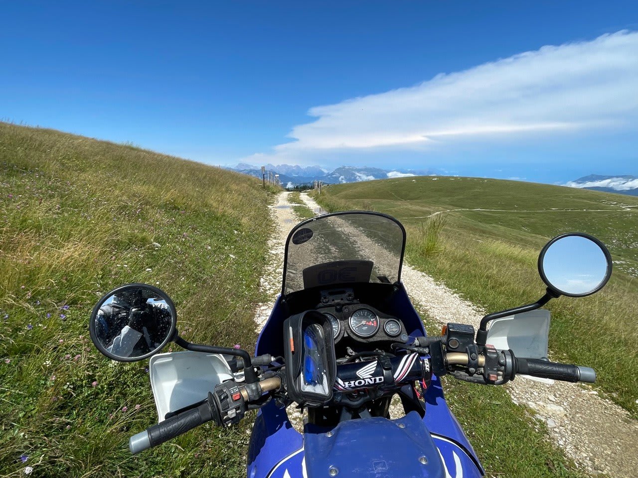 アジアーゴ高原で過ごすエンデューロライディングの一日