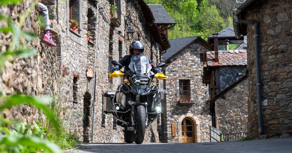 カタルーニャからピレネーへ走るバイク旅|バルセロナ発、山岳と古道を巡る1,000kmの冒険