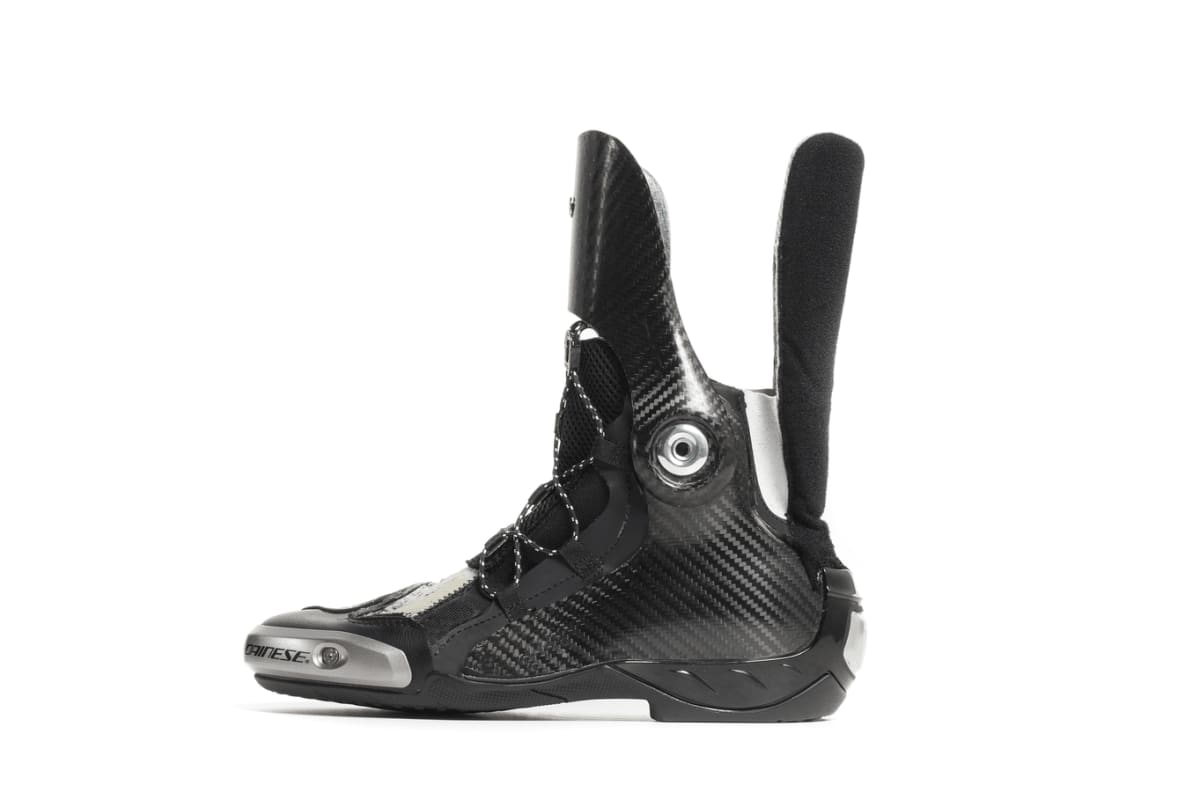 Axial D1の内部カーボンファイバー構造