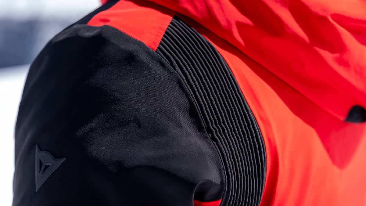 スキージャケットに使用される防水・透湿メンブレンのイメージ