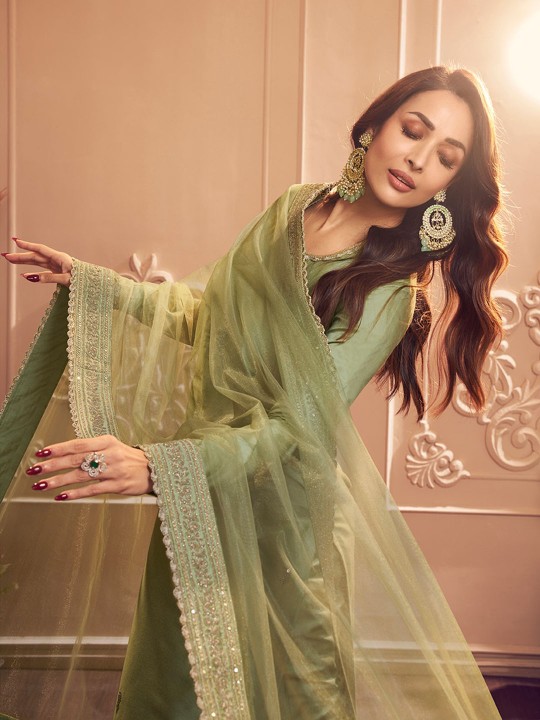 Induss mehndi kurta