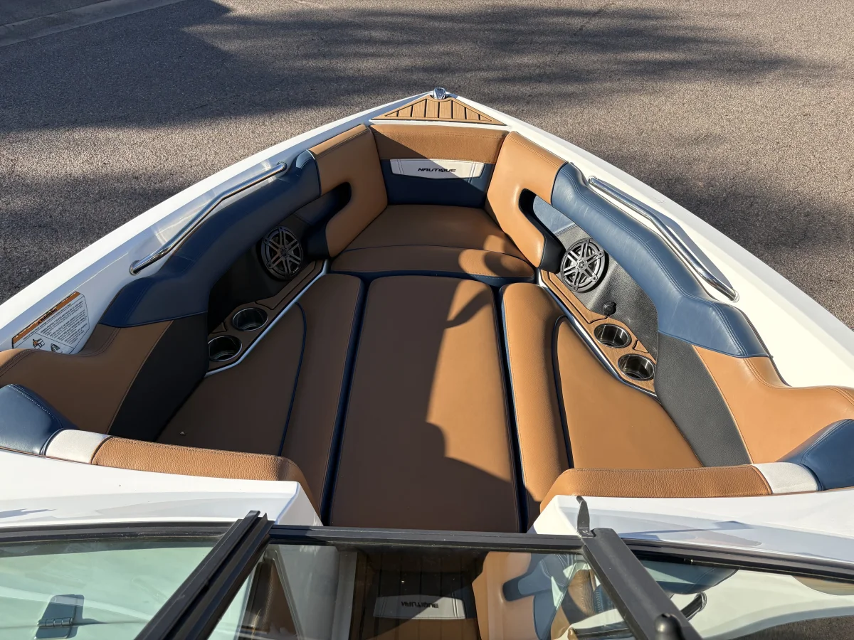 2021 Nautique 230 