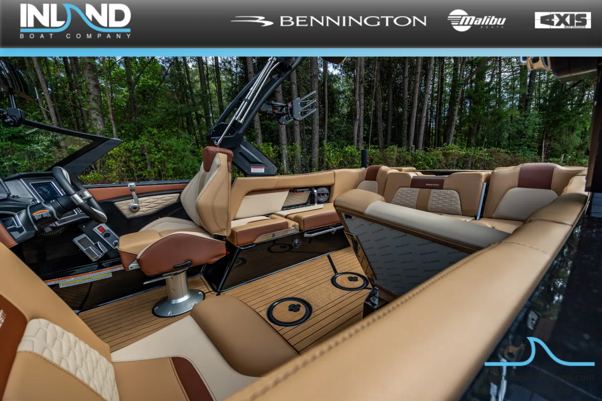 MasterCraft X24 w Thruster