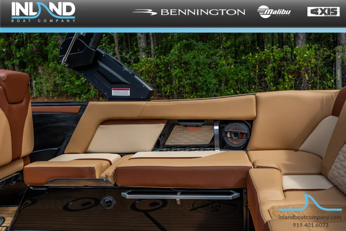 MasterCraft X24 w Thruster