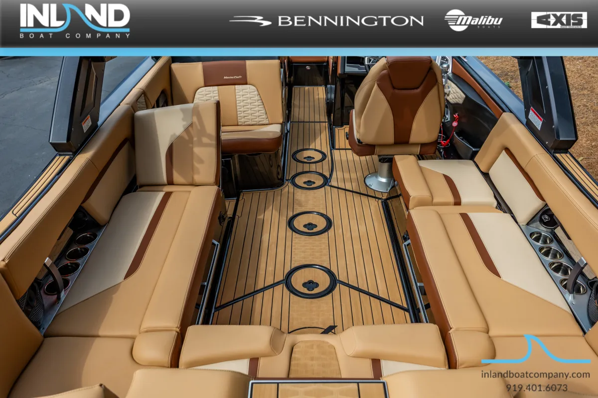 MasterCraft X24 w Thruster