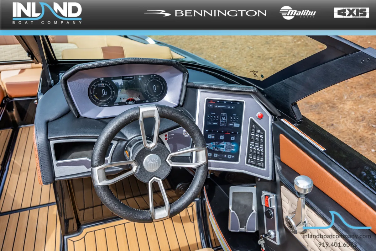 MasterCraft X24 w Thruster