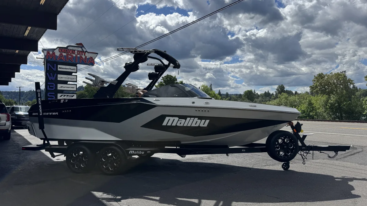 2024 Malibu 23 mxz