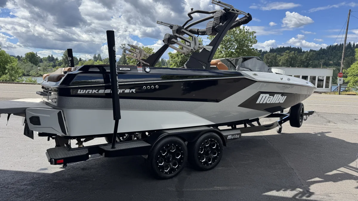 2024 Malibu 23 mxz