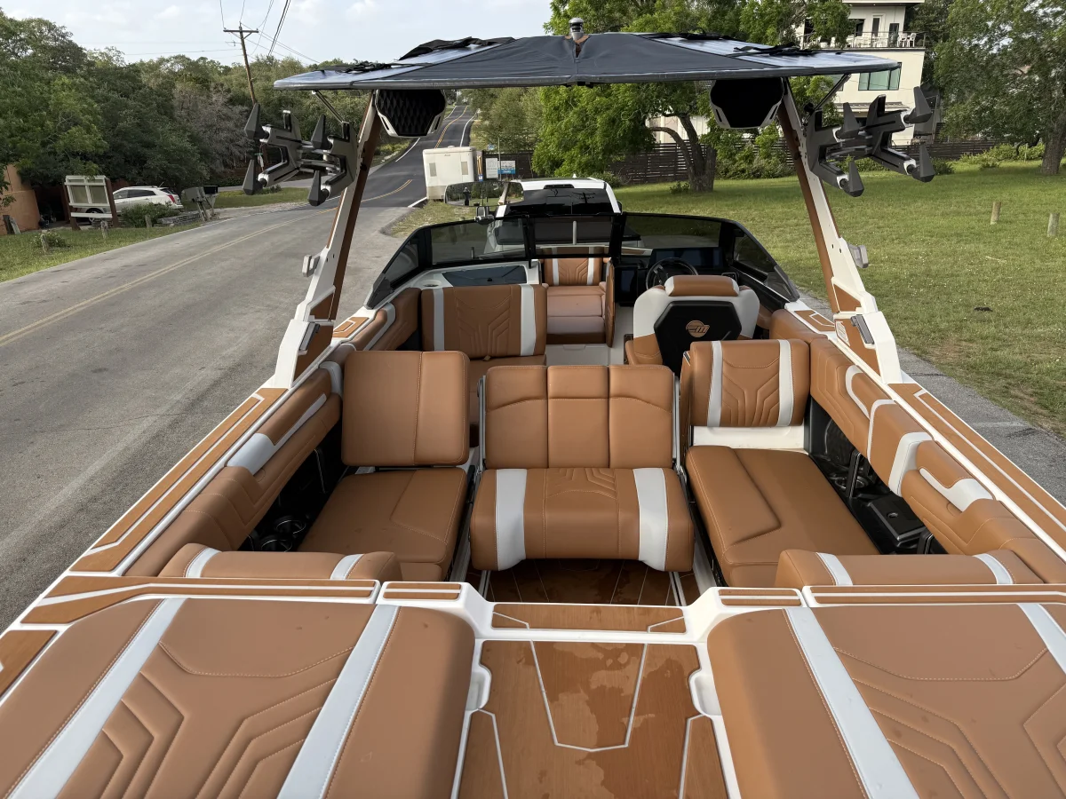 2026 Malibu 25LSV Icon