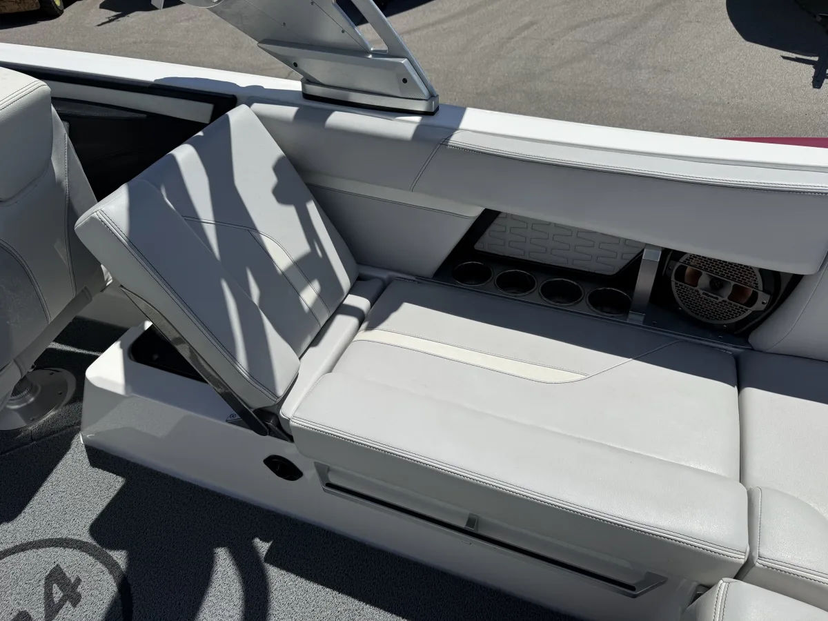 2020-mastercraft-x24-138354-image17.webp_200229