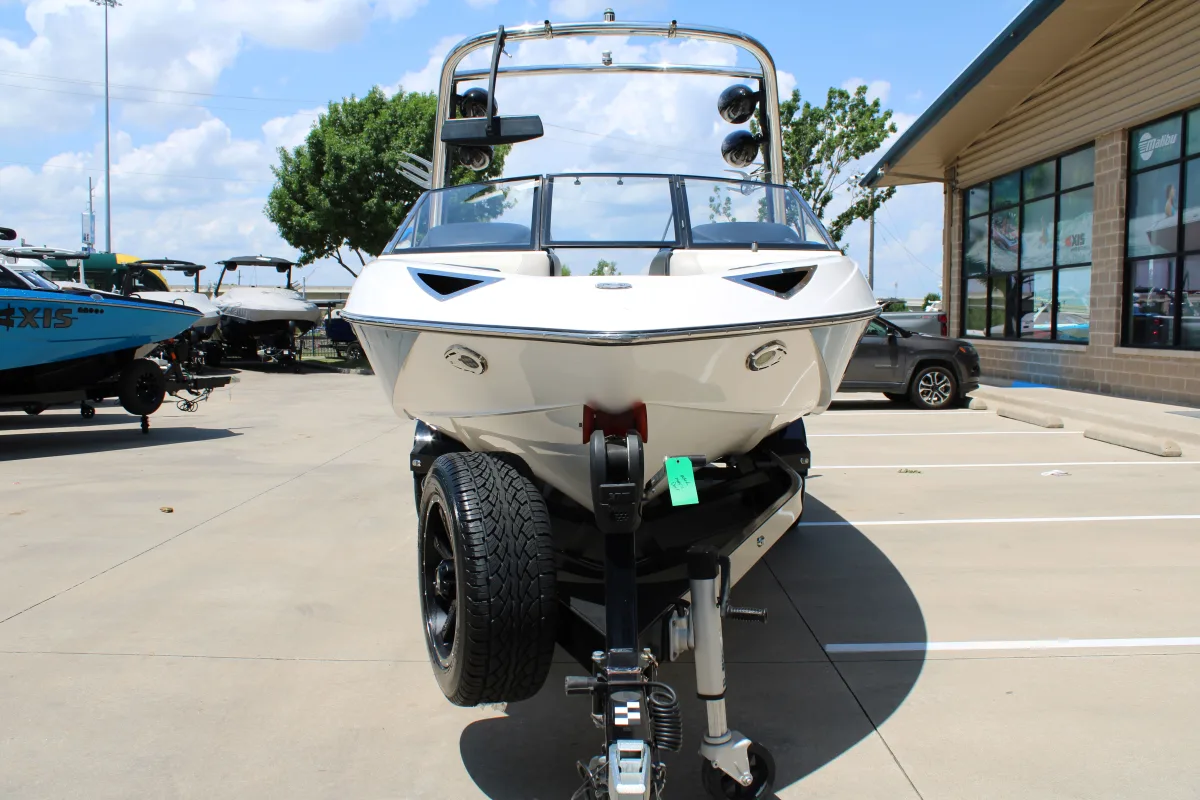 2011 Malibu 23 LSV Icon