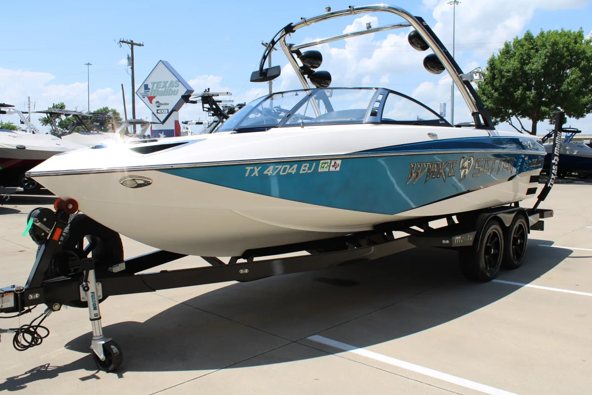 2011 Malibu 23 LSV Icon