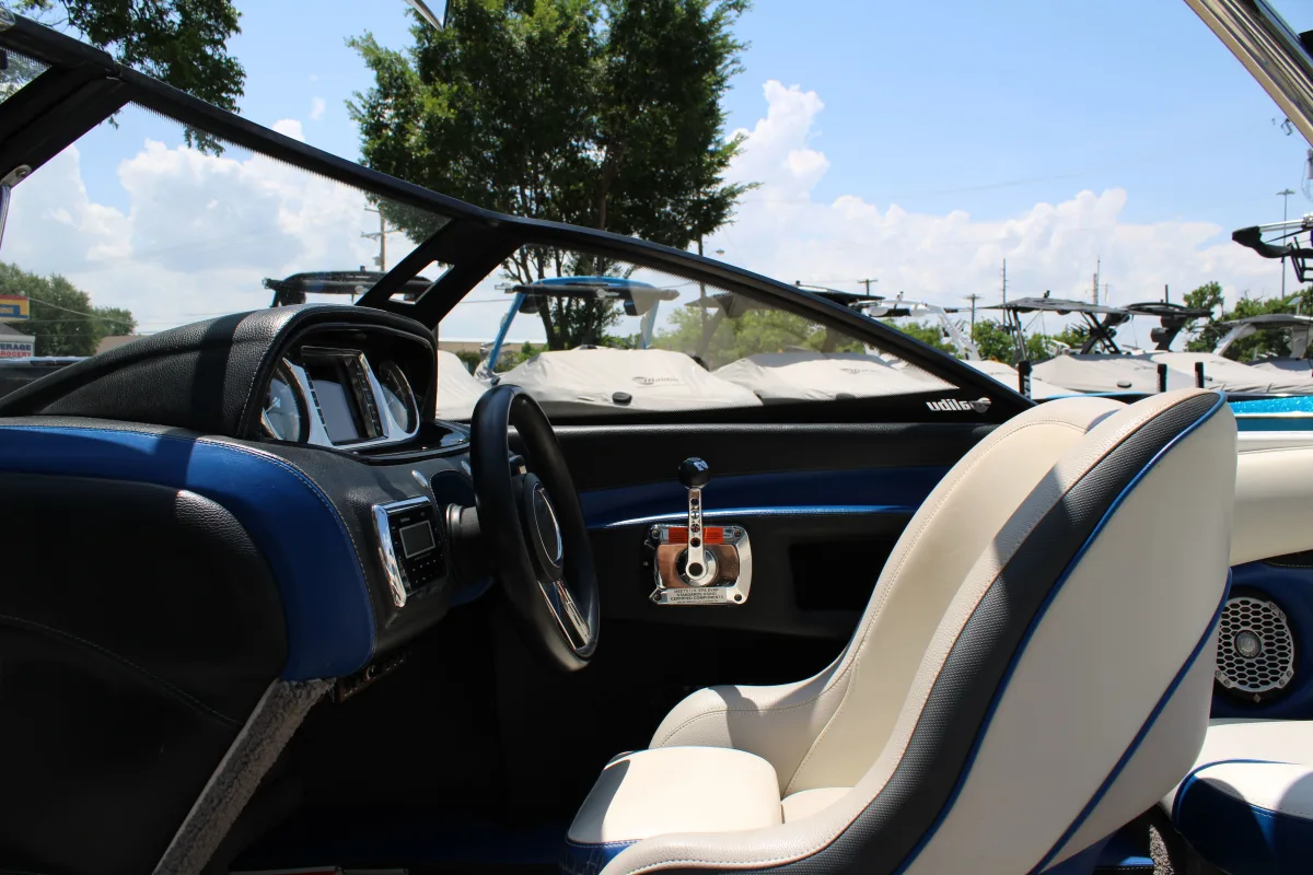 2011 Malibu 23 LSV Icon
