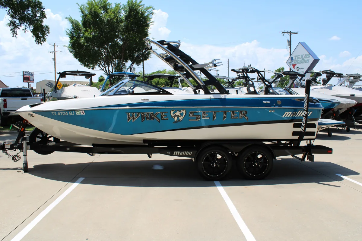 2011 Malibu 23 LSV Icon