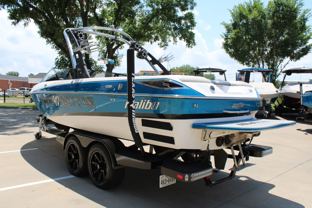 2011 Malibu 23 LSV Icon