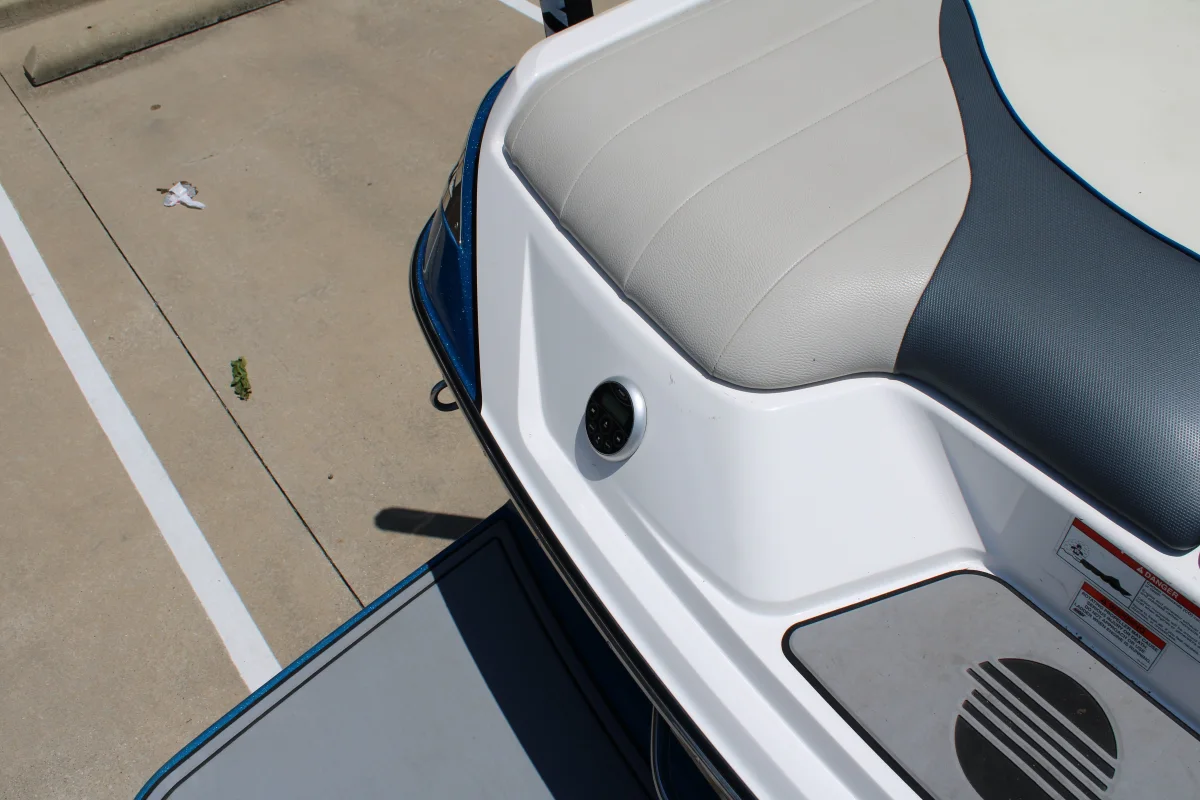 2011 Malibu 23 LSV Icon