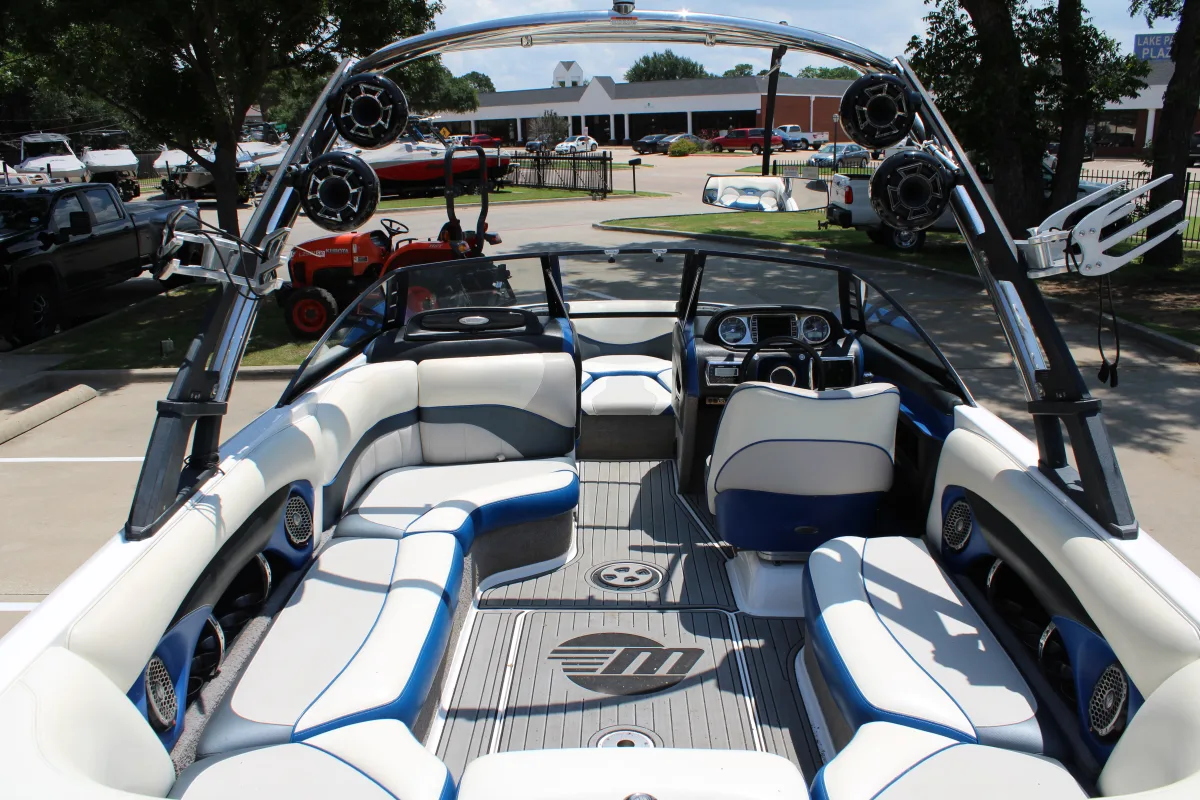 2011 Malibu 23 LSV Icon