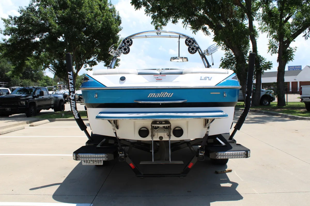 2011 Malibu 23 LSV Icon