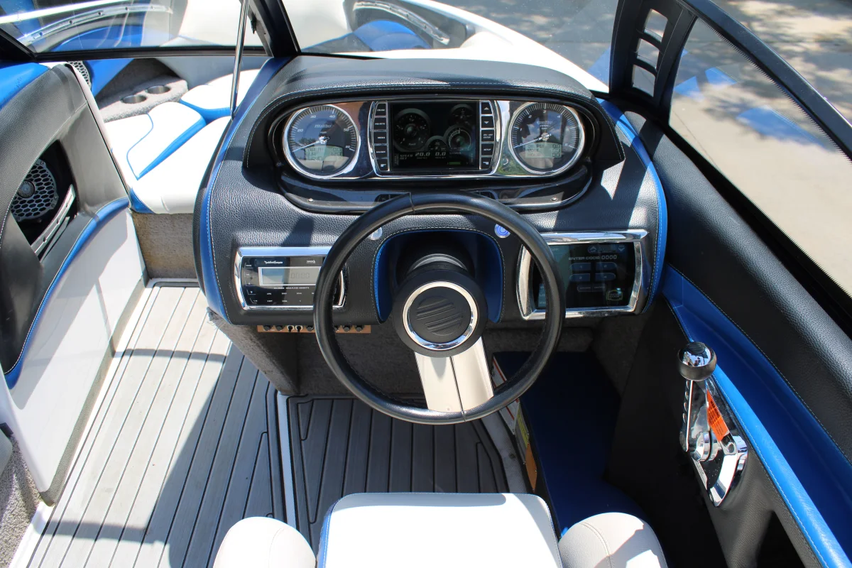 2011 Malibu 23 LSV Icon