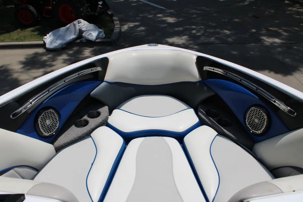 2011 Malibu 23 LSV Icon