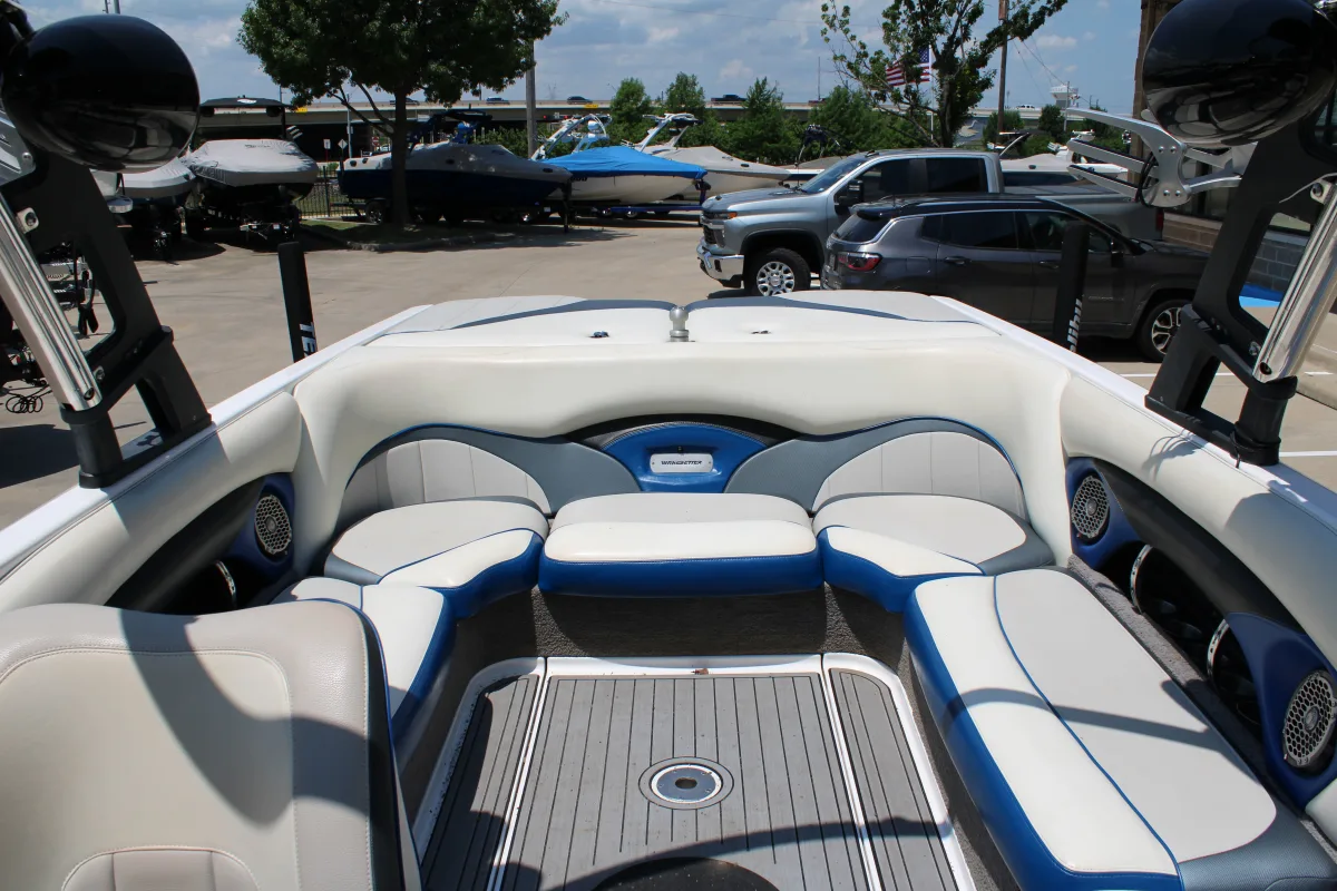 2011 Malibu 23 LSV Icon