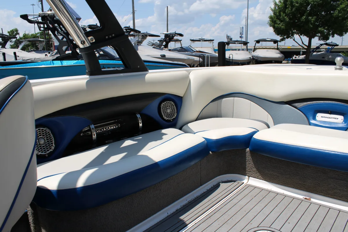2011 Malibu 23 LSV Icon