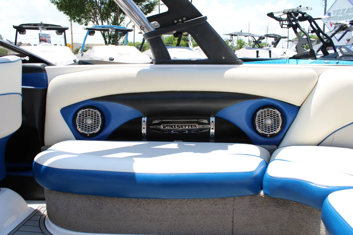 2011 Malibu 23 LSV Icon