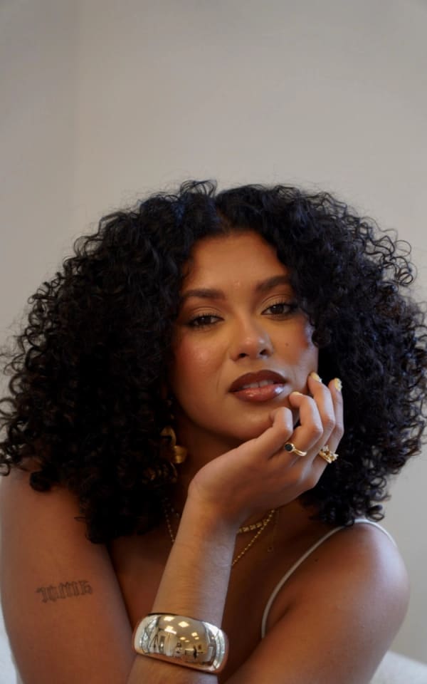 Corte curto cacheado