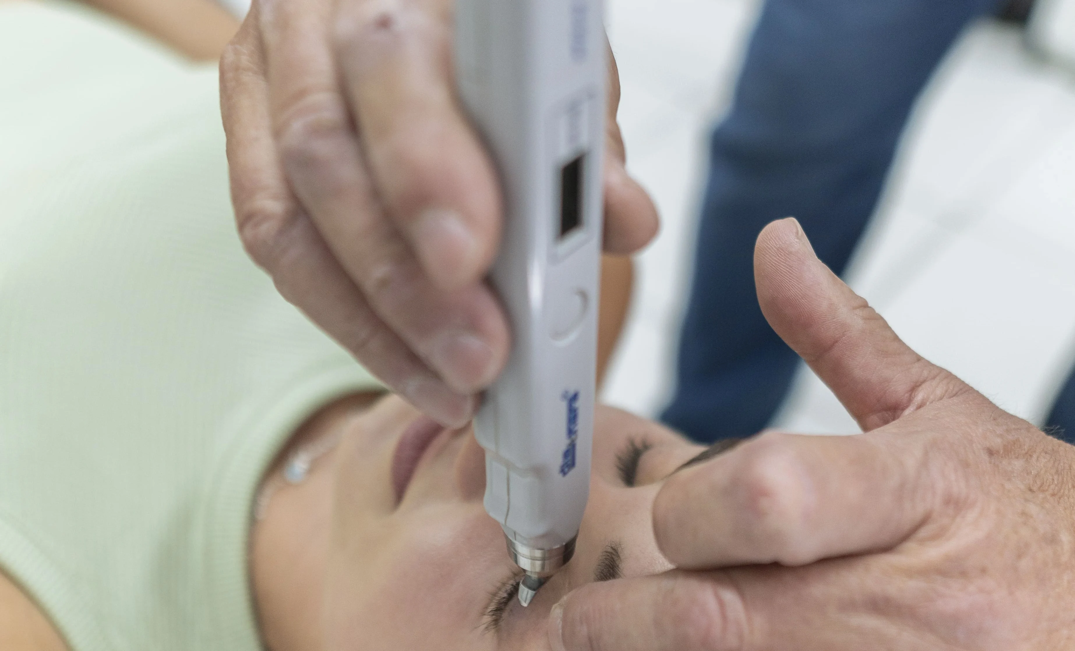 Medição não invasiva de pressão intraocular