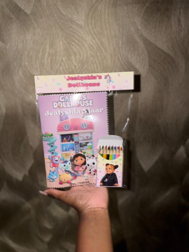Traktatiesetje in Gabby’s Dollhouse-thema met naam van de jarige
