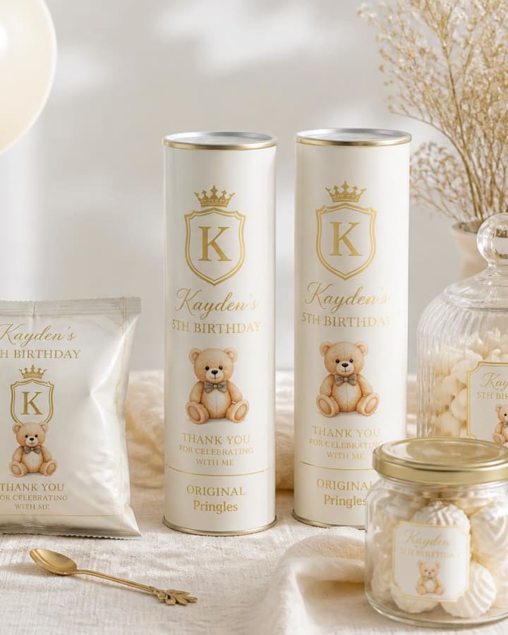 Complete traktatieset in crème en goud met chipszak, beker en snoep