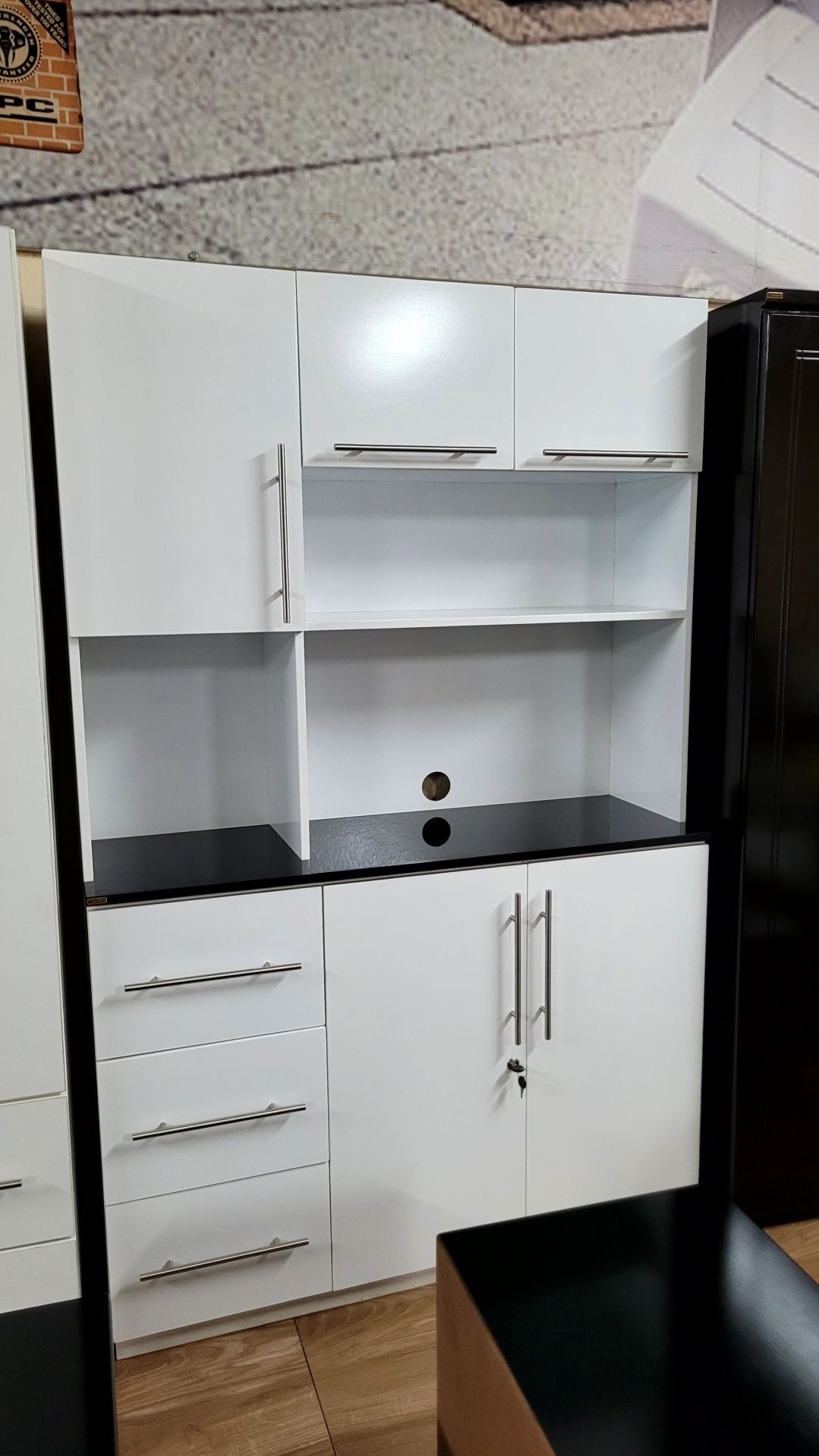 Kitchen 3 doors 