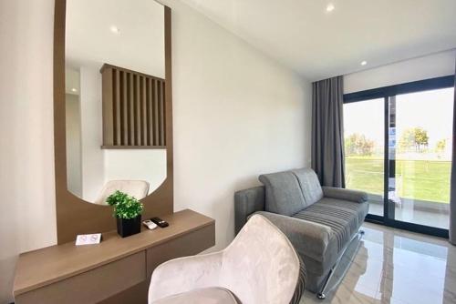 V Luxury Suites — photo 8