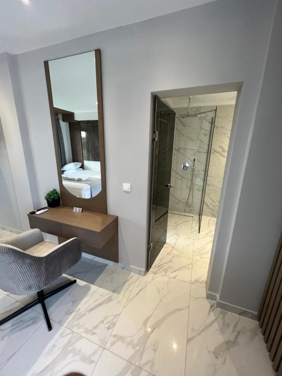 V Luxury Suites — photo 9