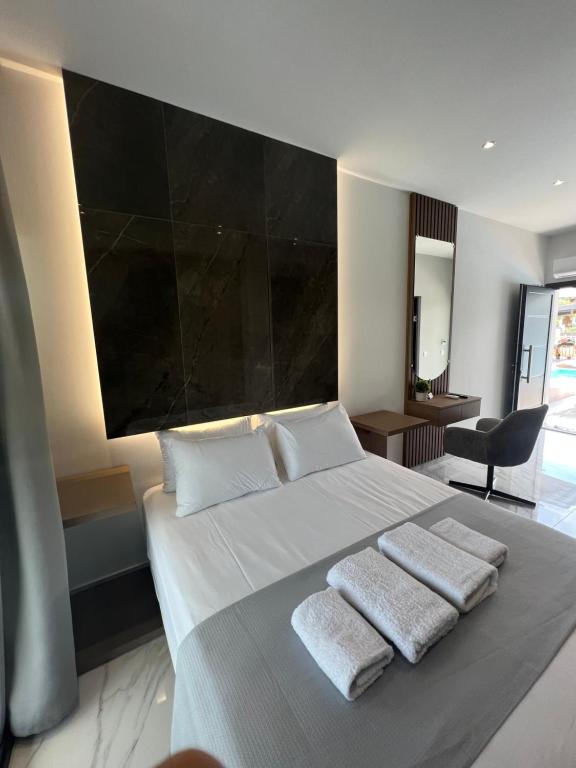 V Luxury Suites — photo 10