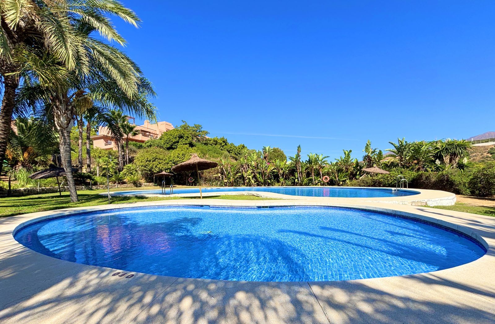 Leilighet midt i bygget til salgs i Casares Playa, Bilde 2