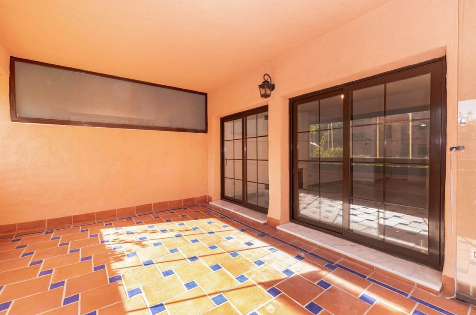 Leilighet midt i bygget til salgs i Hacienda del Sol, Bilde 3