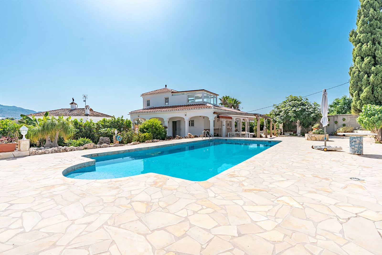Frittliggende villa til salgs i Nerja, Bilde 3