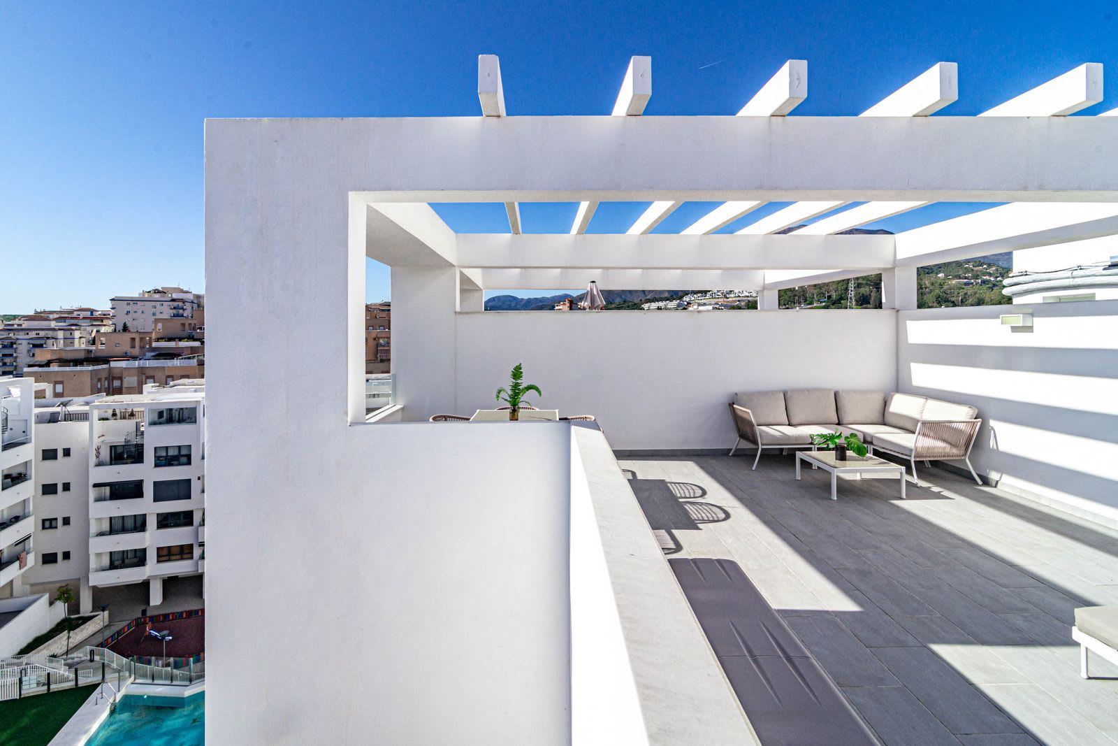 Toppleilighet til salgs i Estepona, Bilde 2