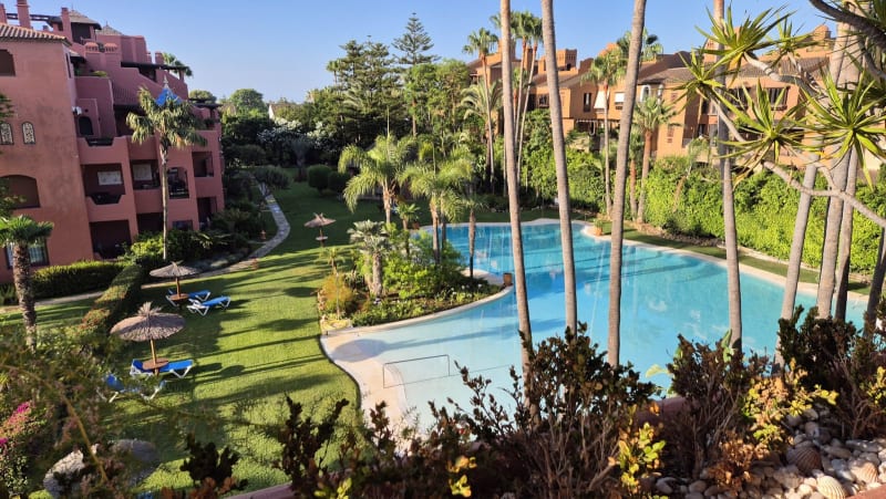 Toppleilighet til salgs i Guadalmina Baja